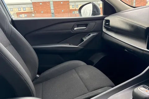 EF72XNT Nissan Qashqai 1.3 DIG-T MHEV Acenta Premium XTRON Euro 6 (s/s) 5dr Thumbnail #56