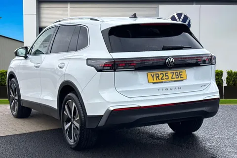 YR25ZBE Volkswagen Tiguan 1.5 eTSI 150 Elegance 5dr DSG Thumbnail #2