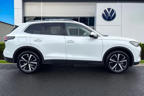 YR25ZBE Volkswagen Tiguan 1.5 eTSI 150 Elegance 5dr DSG Thumbnail #3