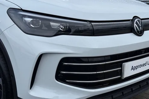 YR25ZBE Volkswagen Tiguan 1.5 eTSI 150 Elegance 5dr DSG Thumbnail #8