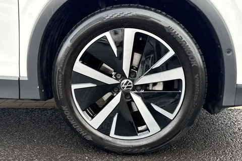 YR25ZBE Volkswagen Tiguan 1.5 eTSI 150 Elegance 5dr DSG Thumbnail #9