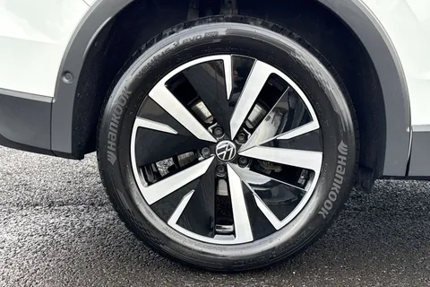 YR25ZBE Volkswagen Tiguan 1.5 eTSI 150 Elegance 5dr DSG Thumbnail #10