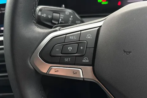 YR25ZBE Volkswagen Tiguan 1.5 eTSI 150 Elegance 5dr DSG Thumbnail #35