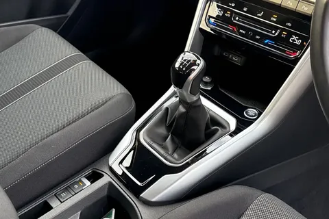 DG24JMU Volkswagen T-Roc 1.5 TSI Match 5dr | Rear Camera | App Connect Thumbnail #22