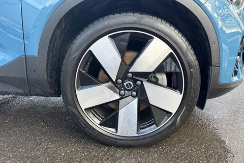 DX72LUL Volvo Xc40 1.5h T5 Recharge 10.7kWh Ultimate Dark Auto Euro 6 (s/s) 5dr Thumbnail #8