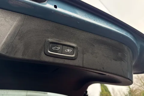 DX72LUL Volvo Xc40 1.5h T5 Recharge 10.7kWh Ultimate Dark Auto Euro 6 (s/s) 5dr Thumbnail #27