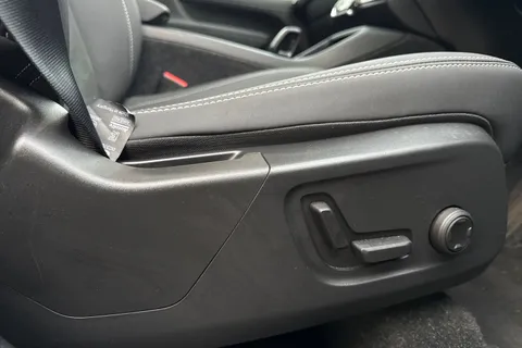 DX72LUL Volvo Xc40 1.5h T5 Recharge 10.7kWh Ultimate Dark Auto Euro 6 (s/s) 5dr Thumbnail #31