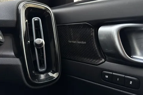 DX72LUL Volvo Xc40 1.5h T5 Recharge 10.7kWh Ultimate Dark Auto Euro 6 (s/s) 5dr Thumbnail #32