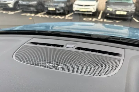 DX72LUL Volvo Xc40 1.5h T5 Recharge 10.7kWh Ultimate Dark Auto Euro 6 (s/s) 5dr Thumbnail #34