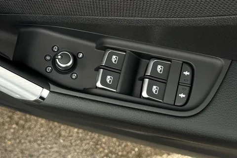 Audi Q2 1.5 TFSI CoD 35 S line S Tronic Euro 6 (s/s) 5dr Thumbnail #21