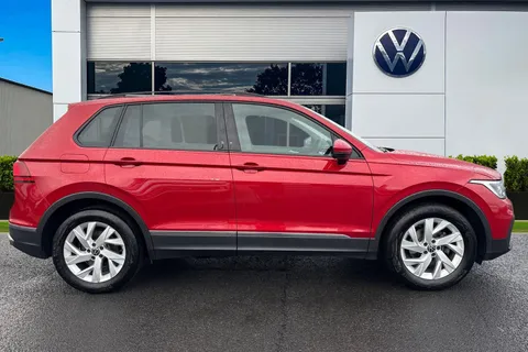 MH22JZU Volkswagen Tiguan 1.5 TSI Life 5dr **ELECTRICALLY FOLDING MIRRORS, ELECTRIC BOOT** Thumbnail #3