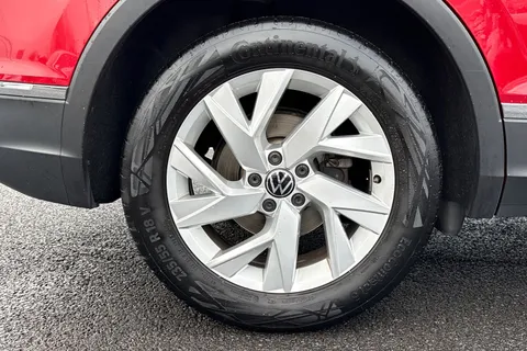 MH22JZU Volkswagen Tiguan 1.5 TSI Life 5dr **ELECTRICALLY FOLDING MIRRORS, ELECTRIC BOOT** Thumbnail #9