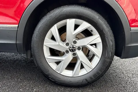 MH22JZU Volkswagen Tiguan 1.5 TSI Life 5dr **ELECTRICALLY FOLDING MIRRORS, ELECTRIC BOOT** Thumbnail #12