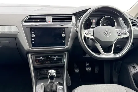 MH22JZU Volkswagen Tiguan 1.5 TSI Life 5dr **ELECTRICALLY FOLDING MIRRORS, ELECTRIC BOOT** Thumbnail #17