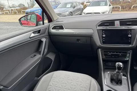 MH22JZU Volkswagen Tiguan 1.5 TSI Life 5dr **ELECTRICALLY FOLDING MIRRORS, ELECTRIC BOOT** Thumbnail #19