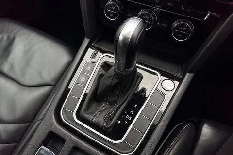 FA19NKC Volkswagen Arteon 2.0 TDI R-Line Fastback DSG Euro 6 (s/s) 5dr Thumbnail #19