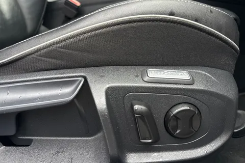 FA19NKC Volkswagen Arteon 2.0 TDI R-Line Fastback DSG Euro 6 (s/s) 5dr Thumbnail #27