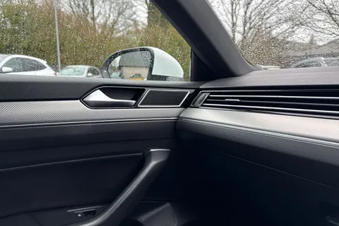 FA19NKC Volkswagen Arteon 2.0 TDI R-Line Fastback DSG Euro 6 (s/s) 5dr Thumbnail #42