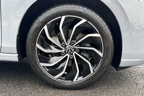 VO22NLP Volkswagen Golf 1.5 TSI Style 5dr **17' VENTURA ALLOYS + WINTER PACK** Thumbnail #10