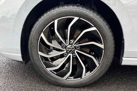 VO22NLP Volkswagen Golf 1.5 TSI Style 5dr **17' VENTURA ALLOYS + WINTER PACK** Thumbnail #11