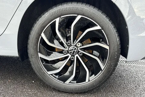 VO22NLP Volkswagen Golf 1.5 TSI Style 5dr **17' VENTURA ALLOYS + WINTER PACK** Thumbnail #12