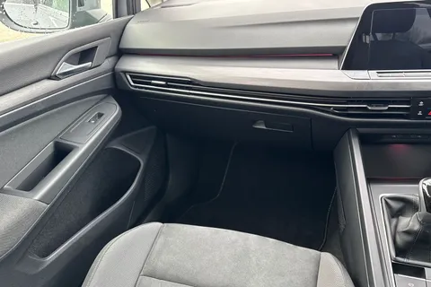 VO22NLP Volkswagen Golf 1.5 TSI Style 5dr **17' VENTURA ALLOYS + WINTER PACK** Thumbnail #19