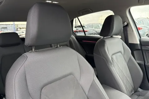 VO22NLP Volkswagen Golf 1.5 TSI Style 5dr **17' VENTURA ALLOYS + WINTER PACK** Thumbnail #23