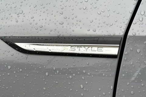 VO22NLP Volkswagen Golf 1.5 TSI Style 5dr **17' VENTURA ALLOYS + WINTER PACK** Thumbnail #25