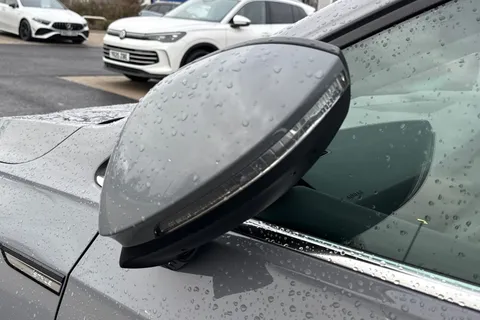 VO22NLP Volkswagen Golf 1.5 TSI Style 5dr **17' VENTURA ALLOYS + WINTER PACK** Thumbnail #26