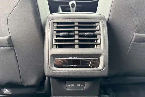 VO22NLP Volkswagen Golf 1.5 TSI Style 5dr **17' VENTURA ALLOYS + WINTER PACK** Thumbnail #28