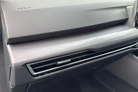 VO22NLP Volkswagen Golf 1.5 TSI Style 5dr **17' VENTURA ALLOYS + WINTER PACK** Thumbnail #29