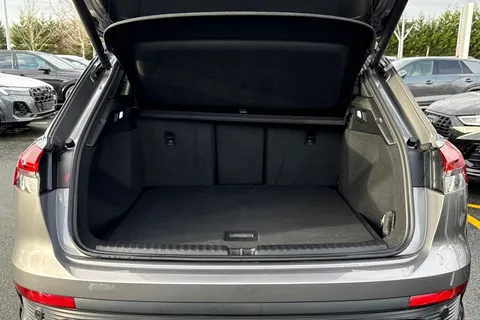 DY75XLG Audi Q4 e-tron Q4 Black Edition 45 e-tron 210,00 kW Thumbnail #7