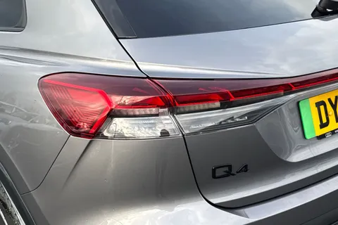 DY75XLG Audi Q4 e-tron Q4 Black Edition 45 e-tron 210,00 kW Thumbnail #8