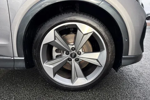 DY75XLG Audi Q4 e-tron Q4 Black Edition 45 e-tron 210,00 kW Thumbnail #10