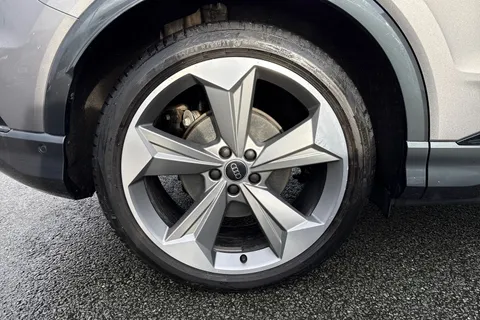 DY75XLG Audi Q4 e-tron Q4 Black Edition 45 e-tron 210,00 kW Thumbnail #11