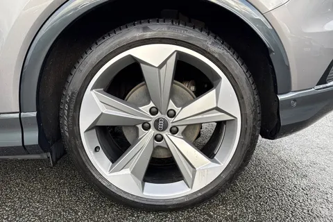 DY75XLG Audi Q4 e-tron Q4 Black Edition 45 e-tron 210,00 kW Thumbnail #12