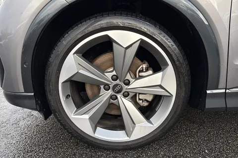 DY75XLG Audi Q4 e-tron Q4 Black Edition 45 e-tron 210,00 kW Thumbnail #13