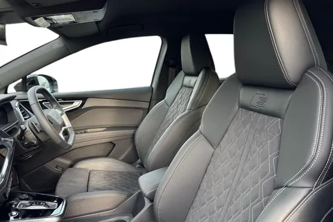 DY75XLG Audi Q4 e-tron Q4 Black Edition 45 e-tron 210,00 kW Thumbnail #16