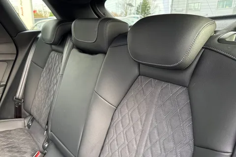 DY75XLG Audi Q4 e-tron Q4 Black Edition 45 e-tron 210,00 kW Thumbnail #19