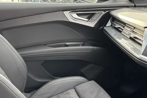 DY75XLG Audi Q4 e-tron Q4 Black Edition 45 e-tron 210,00 kW Thumbnail #20