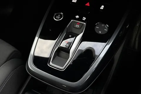 DY75XLG Audi Q4 e-tron Q4 Black Edition 45 e-tron 210,00 kW Thumbnail #23