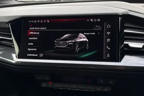 DY75XLG Audi Q4 e-tron Q4 Black Edition 45 e-tron 210,00 kW Thumbnail #33