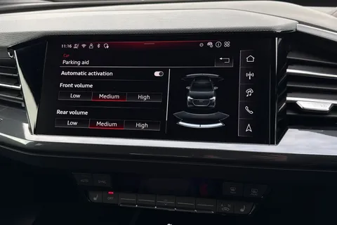 DY75XLG Audi Q4 e-tron Q4 Black Edition 45 e-tron 210,00 kW Thumbnail #36