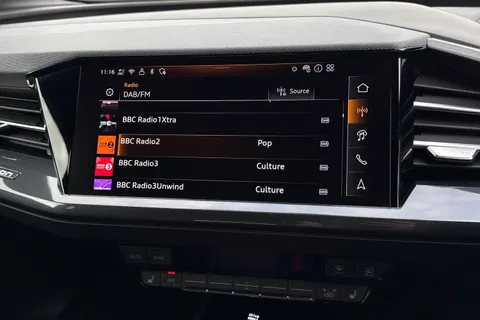 DY75XLG Audi Q4 e-tron Q4 Black Edition 45 e-tron 210,00 kW Thumbnail #40