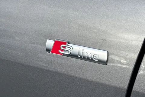 DY75XLG Audi Q4 e-tron Q4 Black Edition 45 e-tron 210,00 kW Thumbnail #53