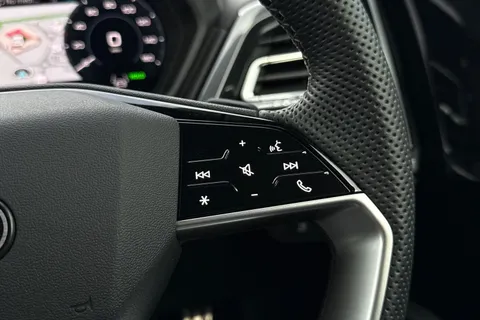 DY75XLG Audi Q4 e-tron Q4 Black Edition 45 e-tron 210,00 kW Thumbnail #59