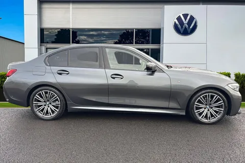 YG71TWF BMW 3 Series 2.0 318i M Sport Auto Euro 6 (s/s) 4dr Thumbnail #3