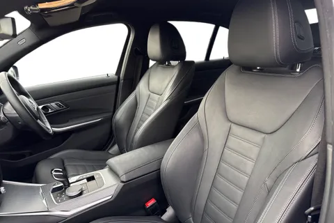 YG71TWF BMW 3 Series 2.0 318i M Sport Auto Euro 6 (s/s) 4dr Thumbnail #15