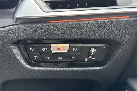 YG71TWF BMW 3 Series 2.0 318i M Sport Auto Euro 6 (s/s) 4dr Thumbnail #34