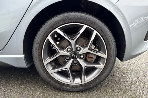 FG69UUL Kia Ceed 1.4 T-GDi GT-Line Lunar Edition Euro 6 (s/s) 5dr Thumbnail #12